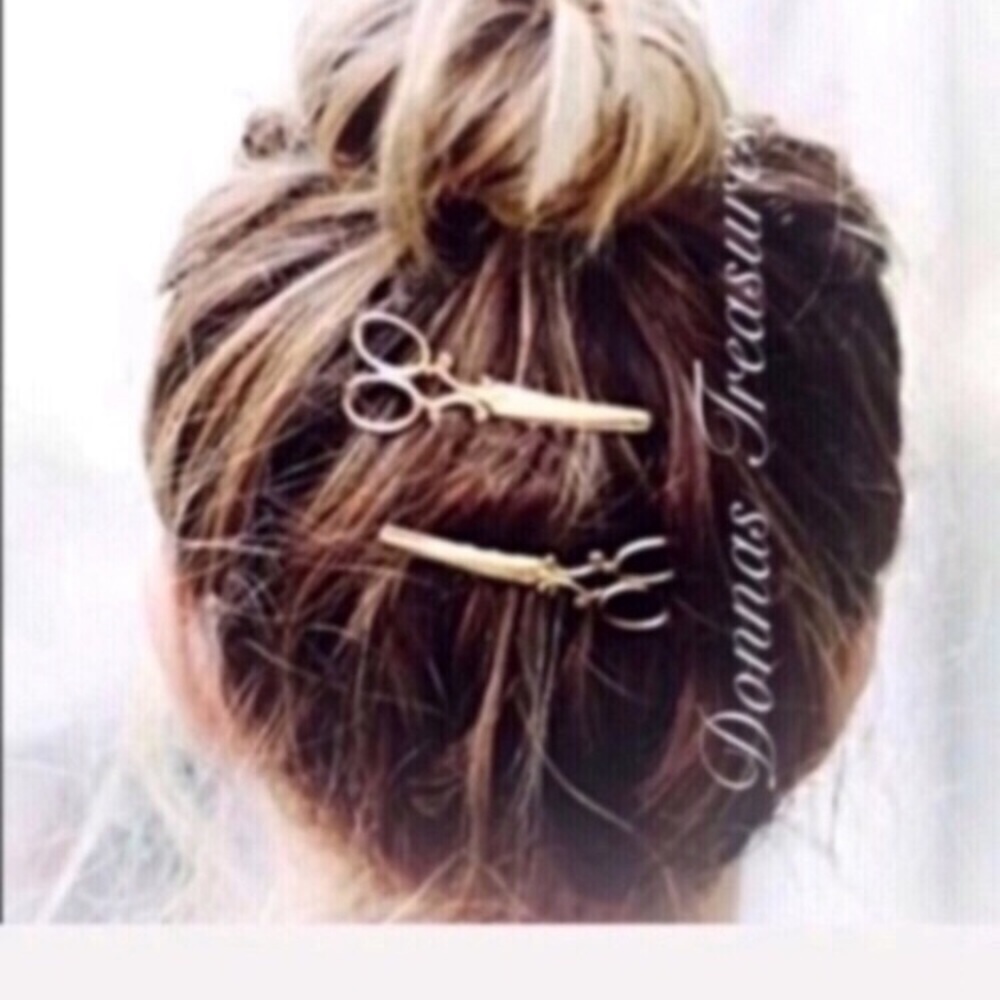 ☦️1 Pair of Gold Scissors Hair Clips